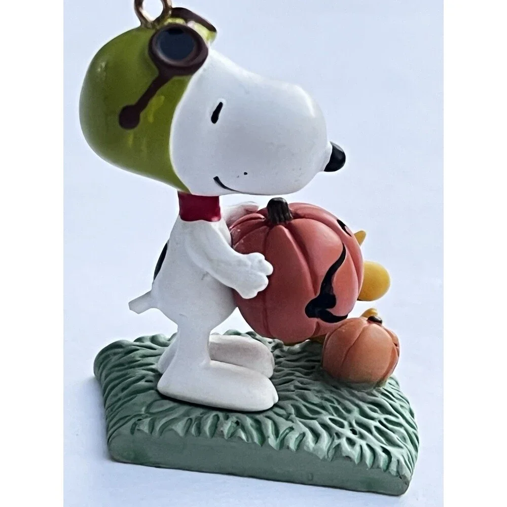 2012 Hallmark Peanuts Snoopy Woodstock Pumpkin Halloween Ornament Figurine